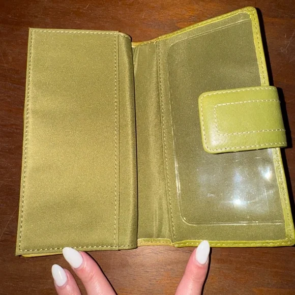 Fossil Green and Pink Floral Wallet - Picture 4 of 4